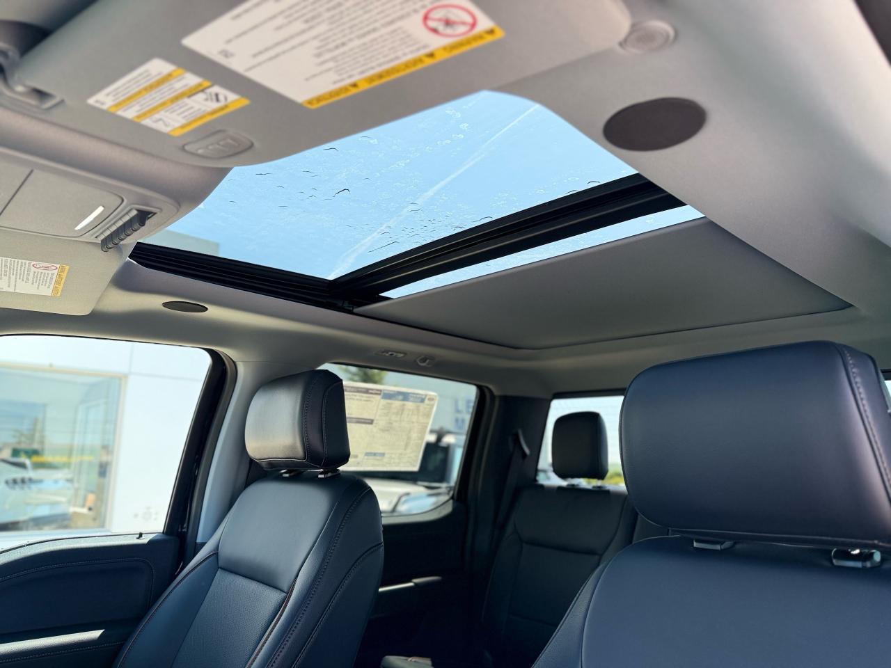 2025 Ford SUPERDUTY F-350® Lariat® Photo5