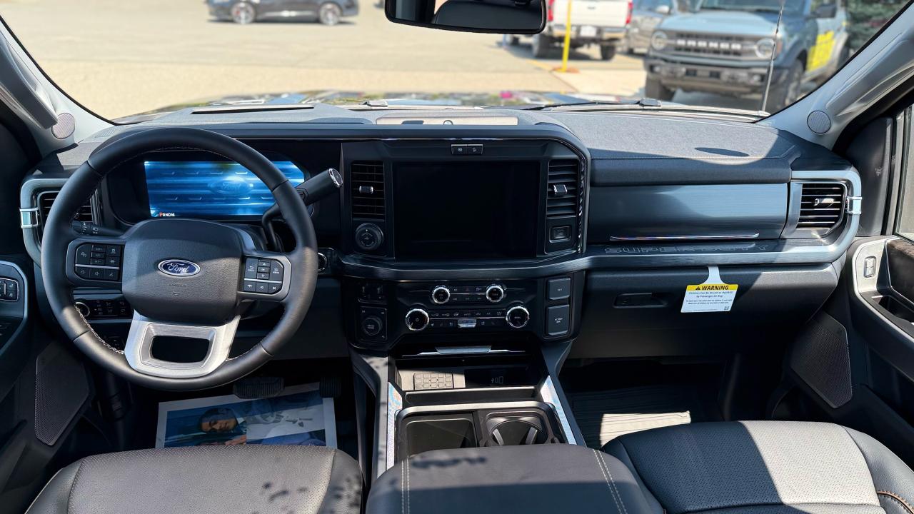 2025 Ford SUPERDUTY F-350® Lariat® Photo5