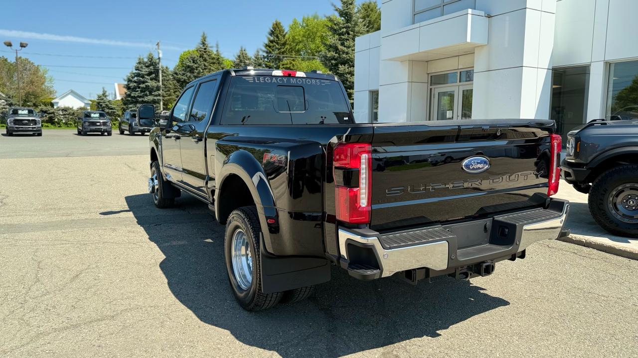 2025 Ford SUPERDUTY F-350® Lariat® Photo2