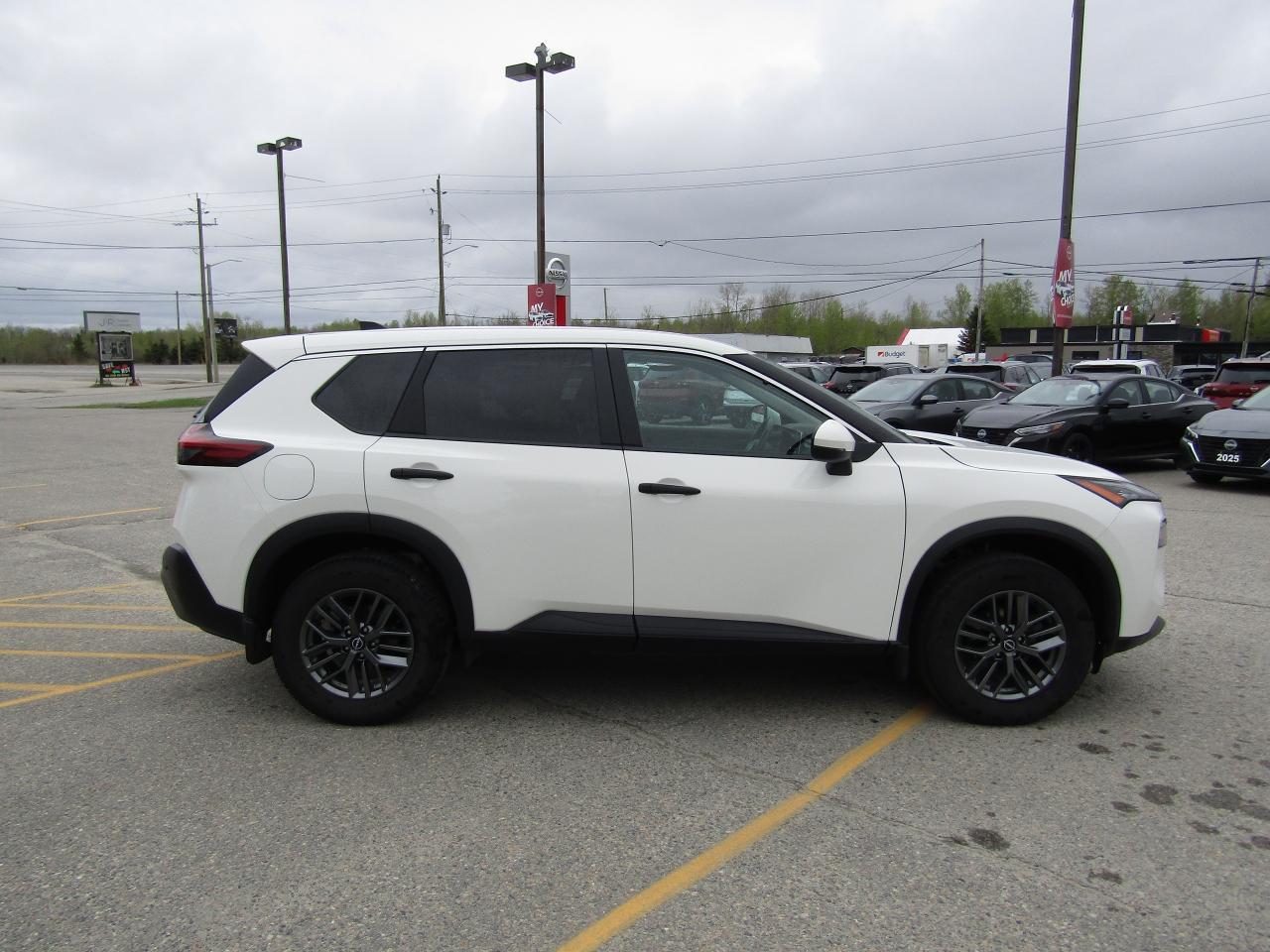 2022 Nissan Rogue S AWD Photo3