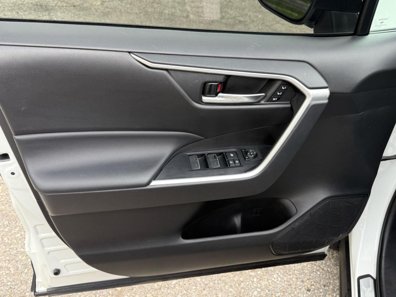 2020 Toyota RAV4 LE AWD - Photo #9