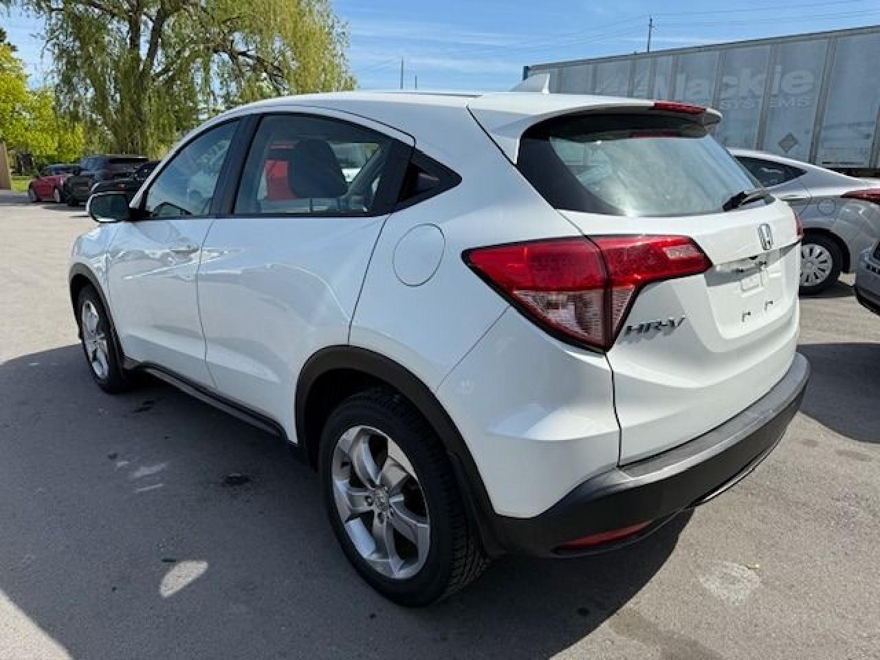 2017 Honda HR-V LX - Photo #7