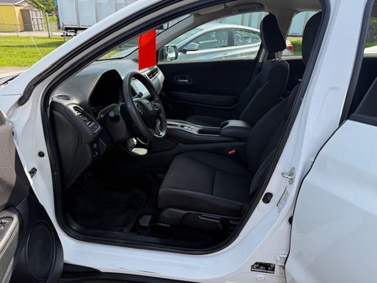 2017 Honda HR-V LX - Photo #9