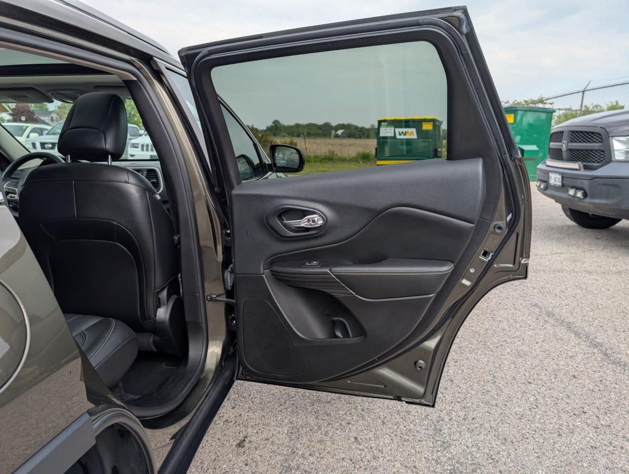 2015 Jeep Cherokee Limited - Photo #22
