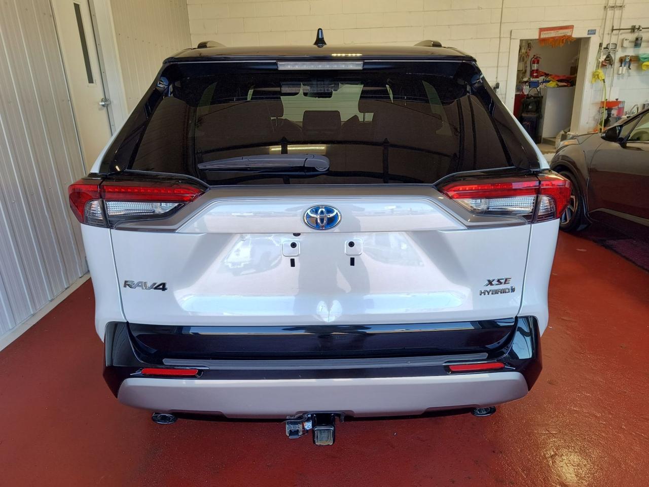 2023 Toyota RAV4 Hybrid XSE Photo4