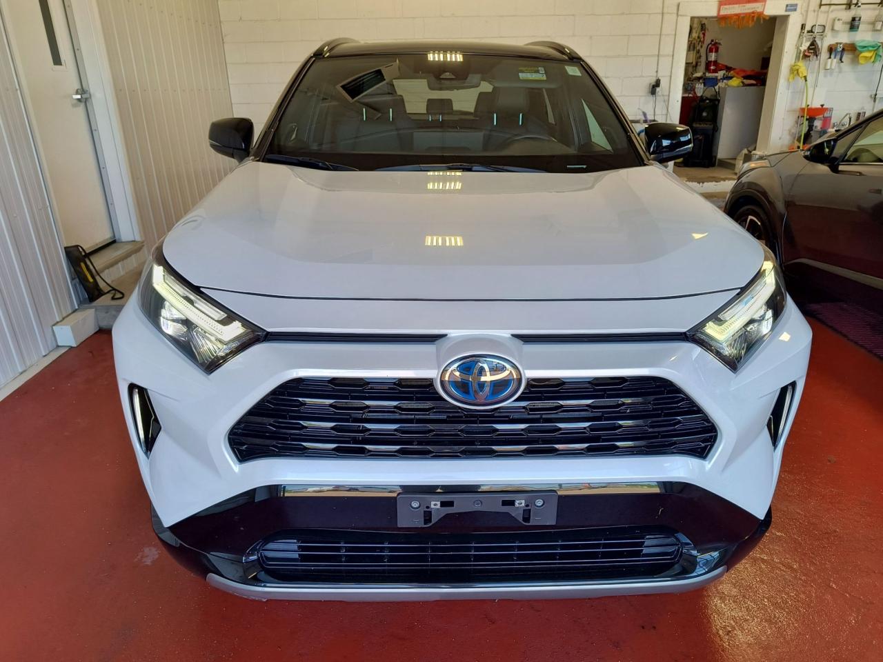 2023 Toyota RAV4 Hybrid XSE Photo2