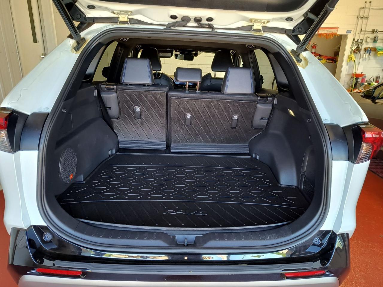 2023 Toyota RAV4 Hybrid XSE Photo