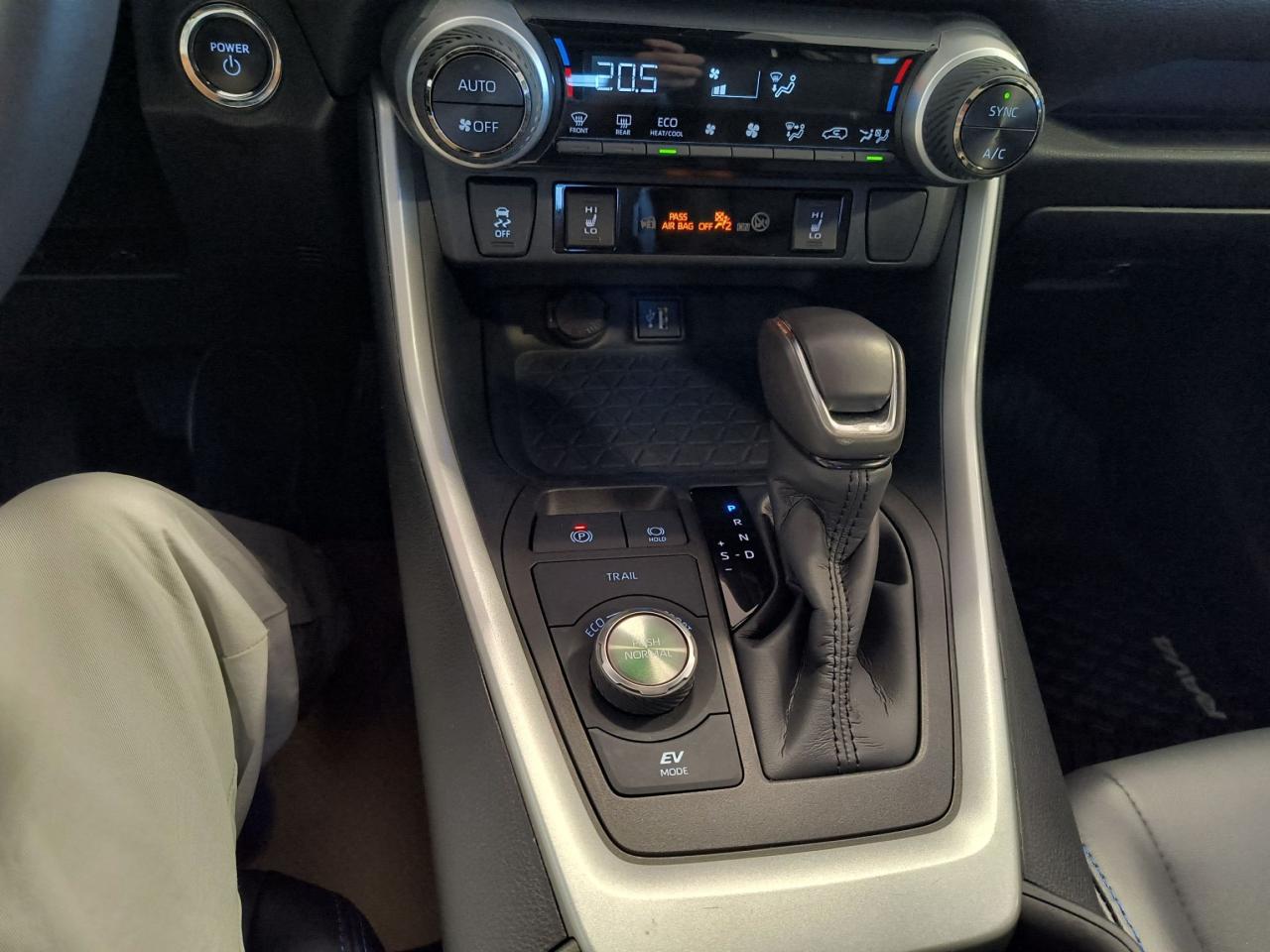 2023 Toyota RAV4 Hybrid XSE Photo