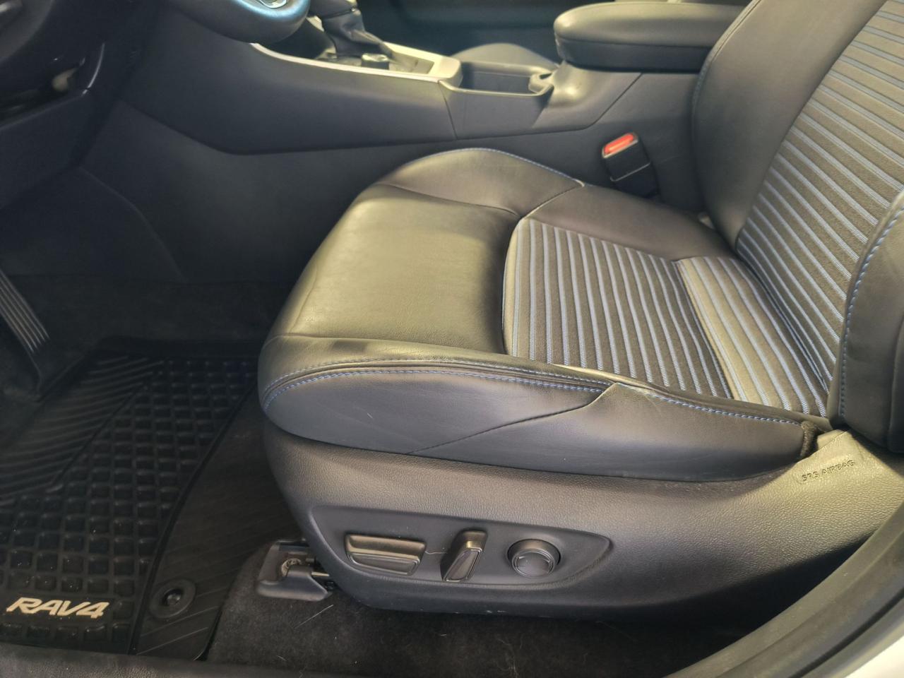 2023 Toyota RAV4 Hybrid XSE Photo