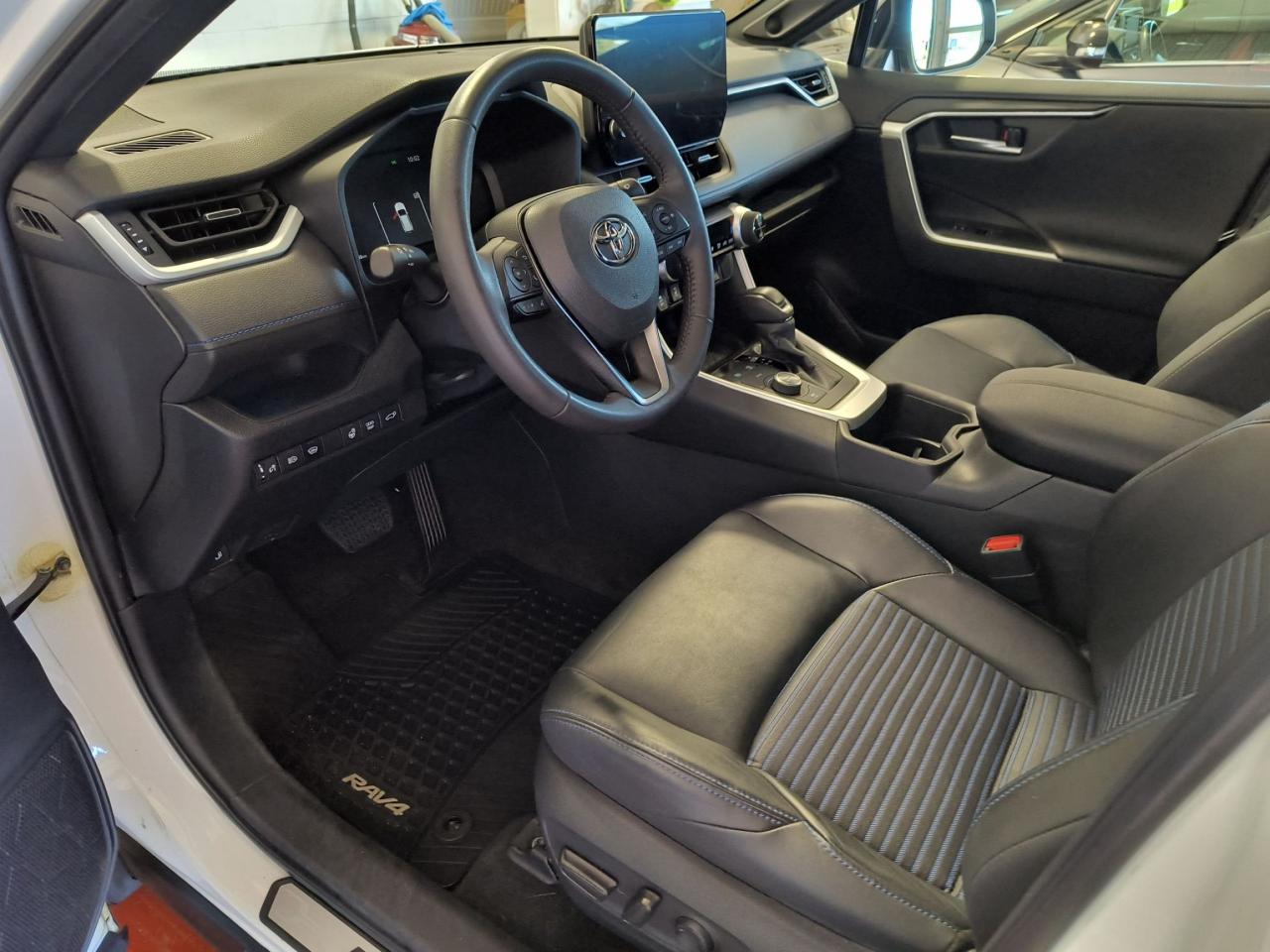 2023 Toyota RAV4 Hybrid XSE Photo
