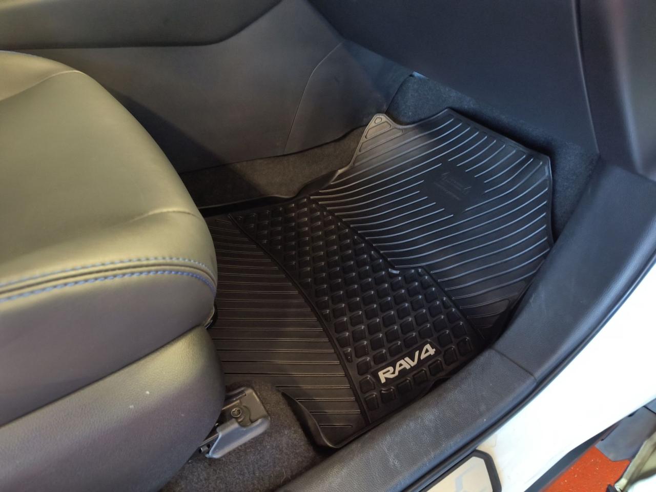 2023 Toyota RAV4 Hybrid XSE Photo