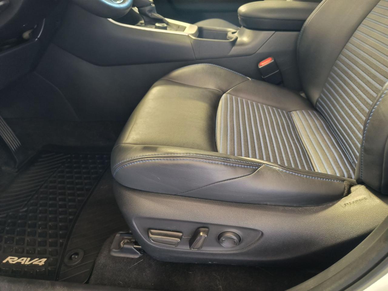 2023 Toyota RAV4 Hybrid XSE Photo0