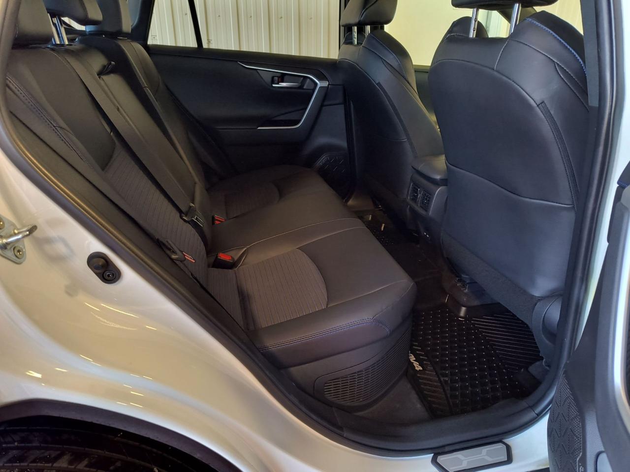 2023 Toyota RAV4 Hybrid XSE Photo0