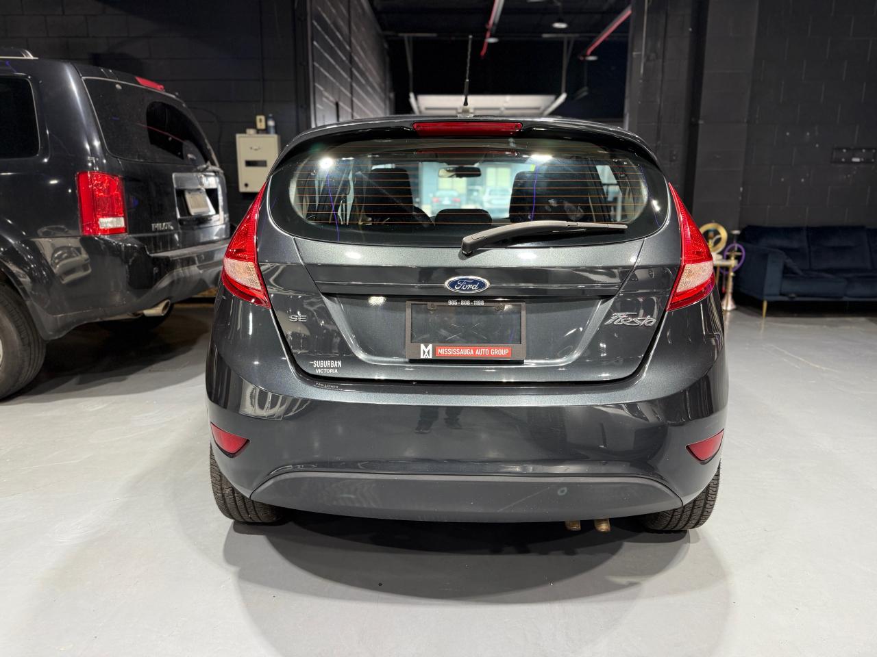 2011 Ford Fiesta SE - Photo #5