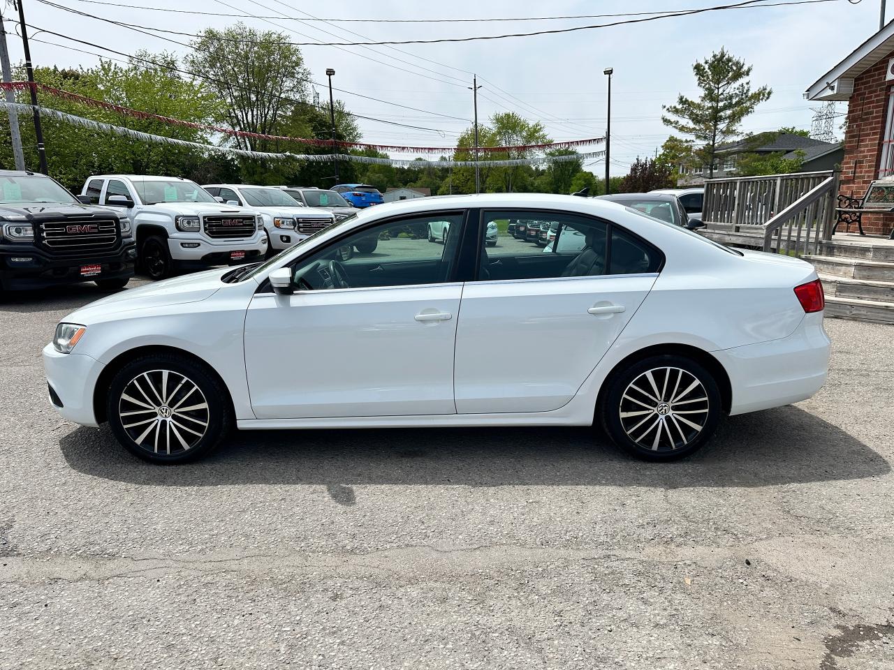 2014 Volkswagen Jetta TDI Highline 6Speed HTD LTHR Sunroof Bluetooth XM Photo2