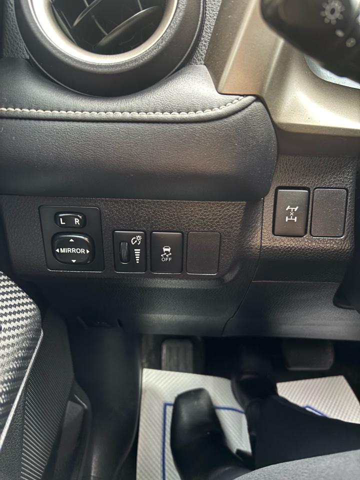 2015 Toyota RAV4 AWD 4dr XLE - Photo #10