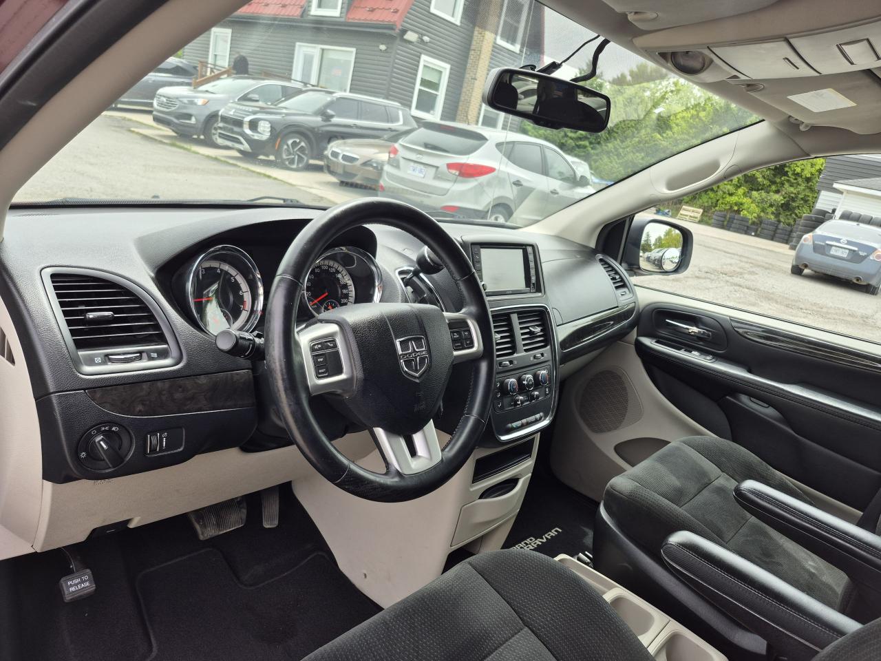 2016 Dodge Grand Caravan SXT CERTIFIED Photo10