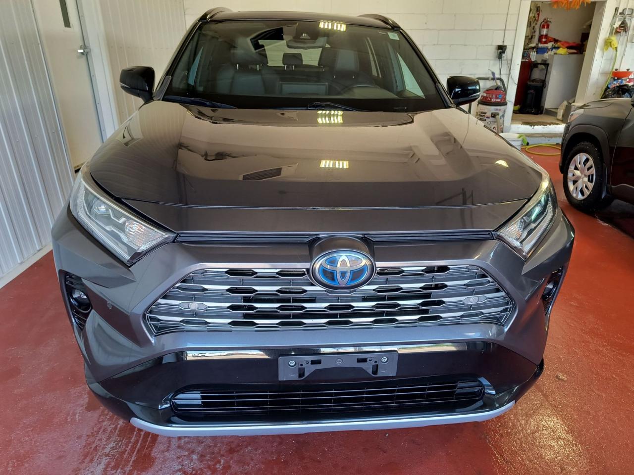 2020 Toyota RAV4 Hybrid XSE Photo2