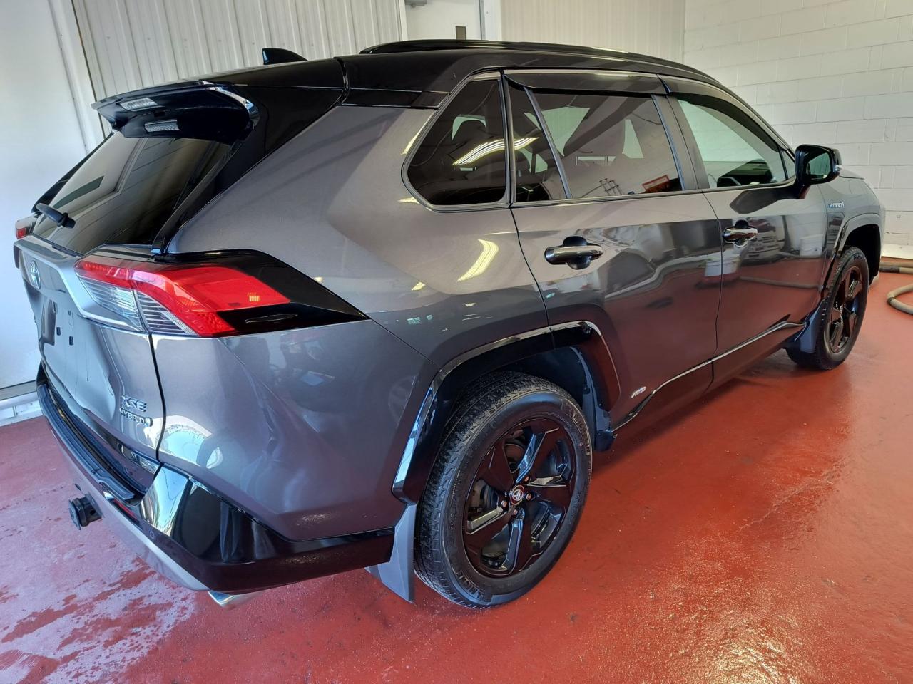 2020 Toyota RAV4 Hybrid XSE Photo1