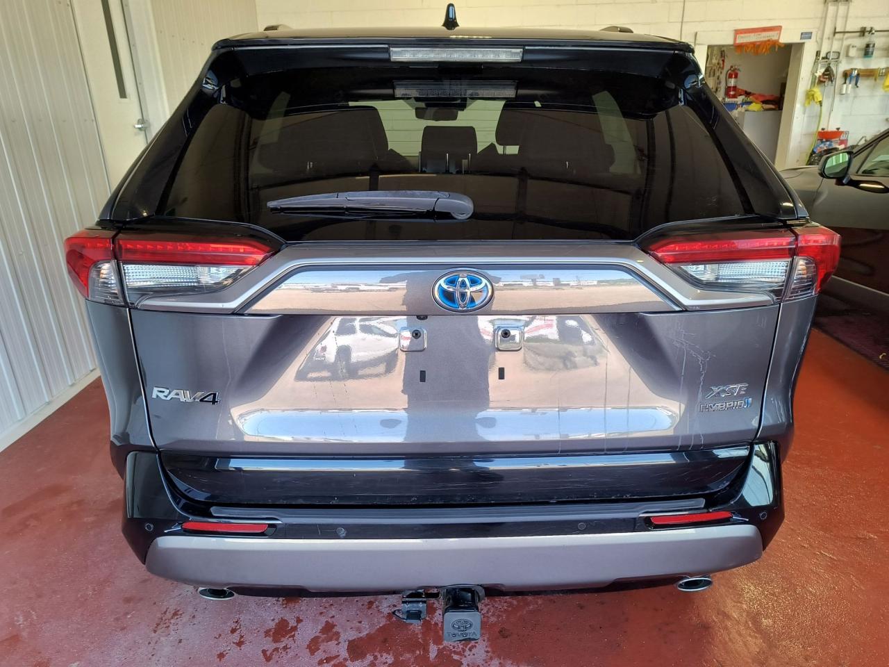 2020 Toyota RAV4 Hybrid XSE Photo4