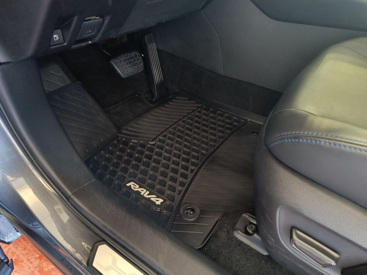 2020 Toyota RAV4 Hybrid XSE Photo
