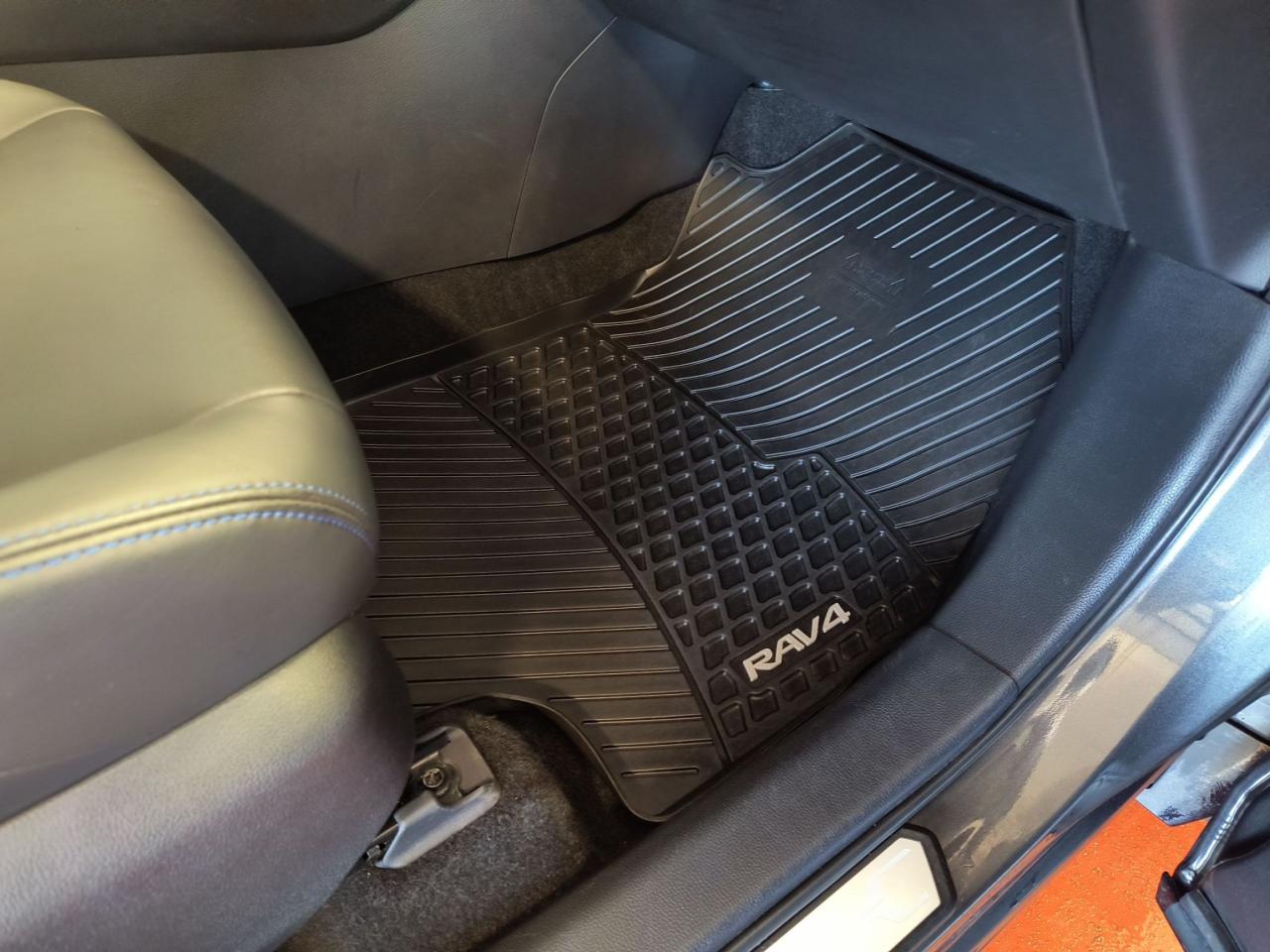 2020 Toyota RAV4 Hybrid XSE Photo