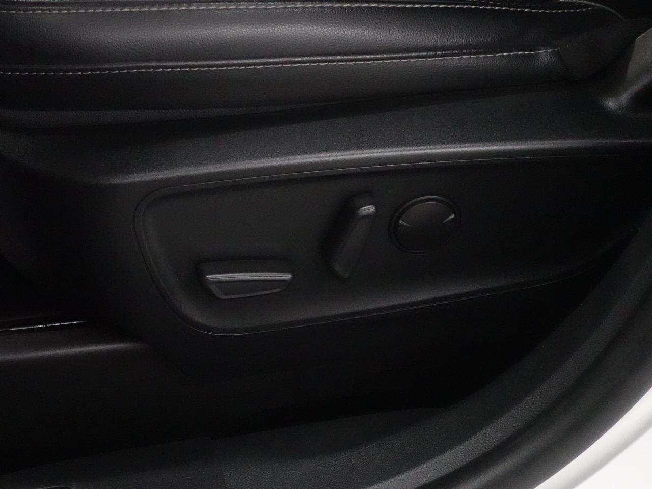 2022 Ford Escape TITANIUM | AWD | Nav | Leather | BSM | CarPlay