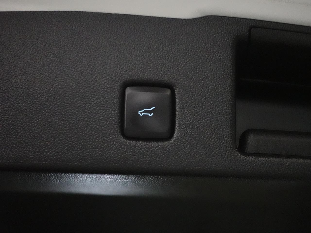 2022 Ford Escape TITANIUM | AWD | Nav | Leather | BSM | CarPlay