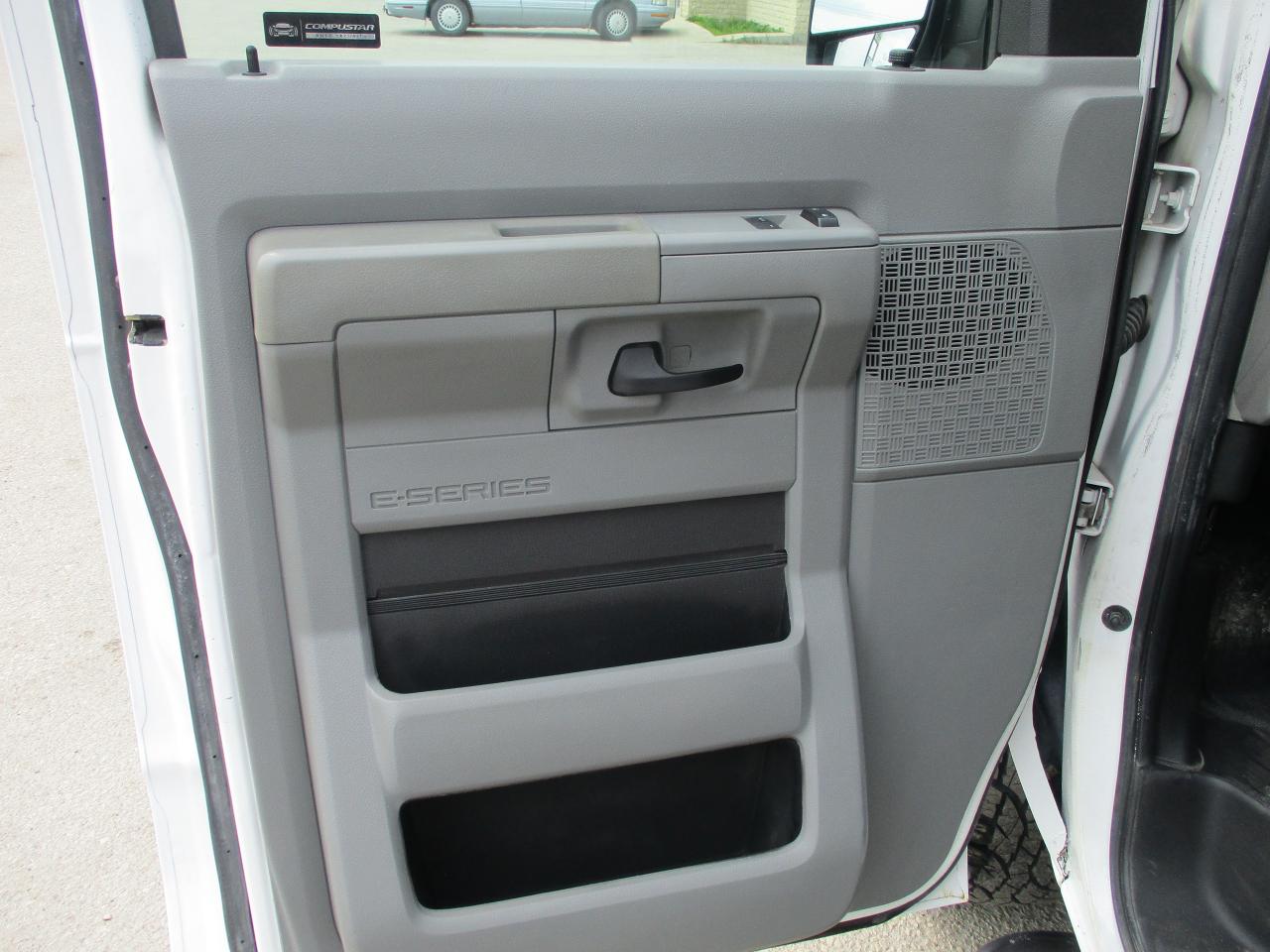 2012 Ford Econoline Commercial - Photo #8
