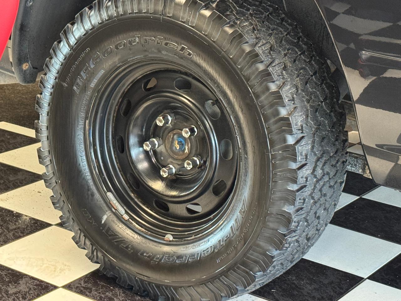 2017 RAM 1500 ST 4WD Quad HEMI+New Brakes+Camera+CLEAN CARFAX - Photo #42