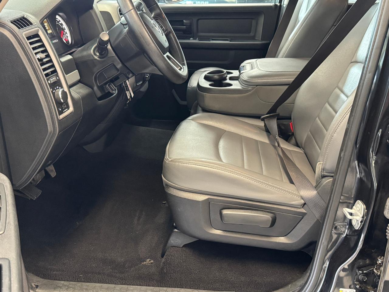 2017 RAM 1500 ST 4WD Quad HEMI+New Brakes+Camera+CLEAN CARFAX Photo16