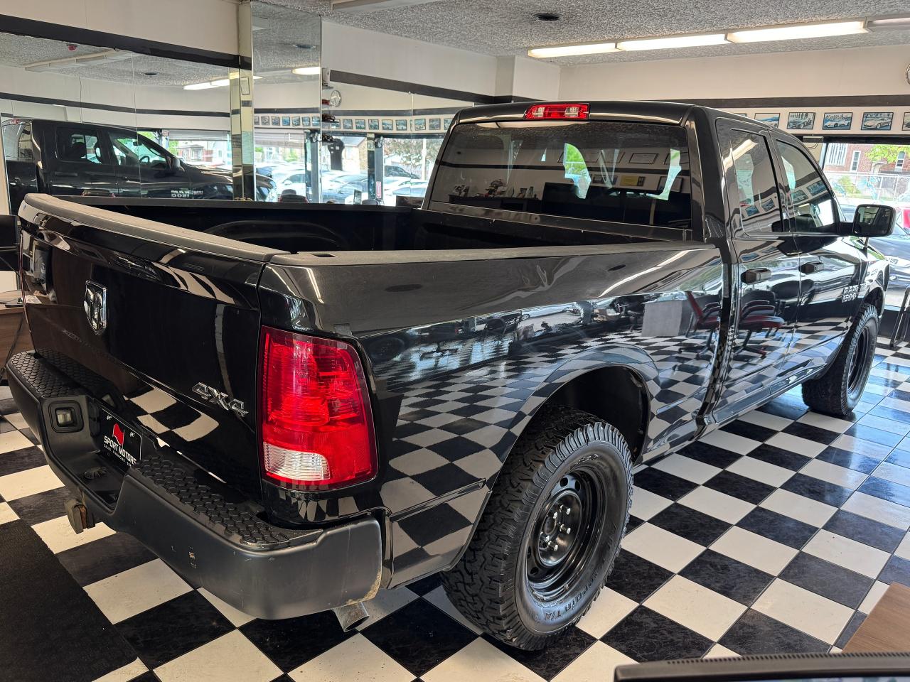 2017 RAM 1500 ST 4WD Quad HEMI+New Brakes+Camera+CLEAN CARFAX Photo7