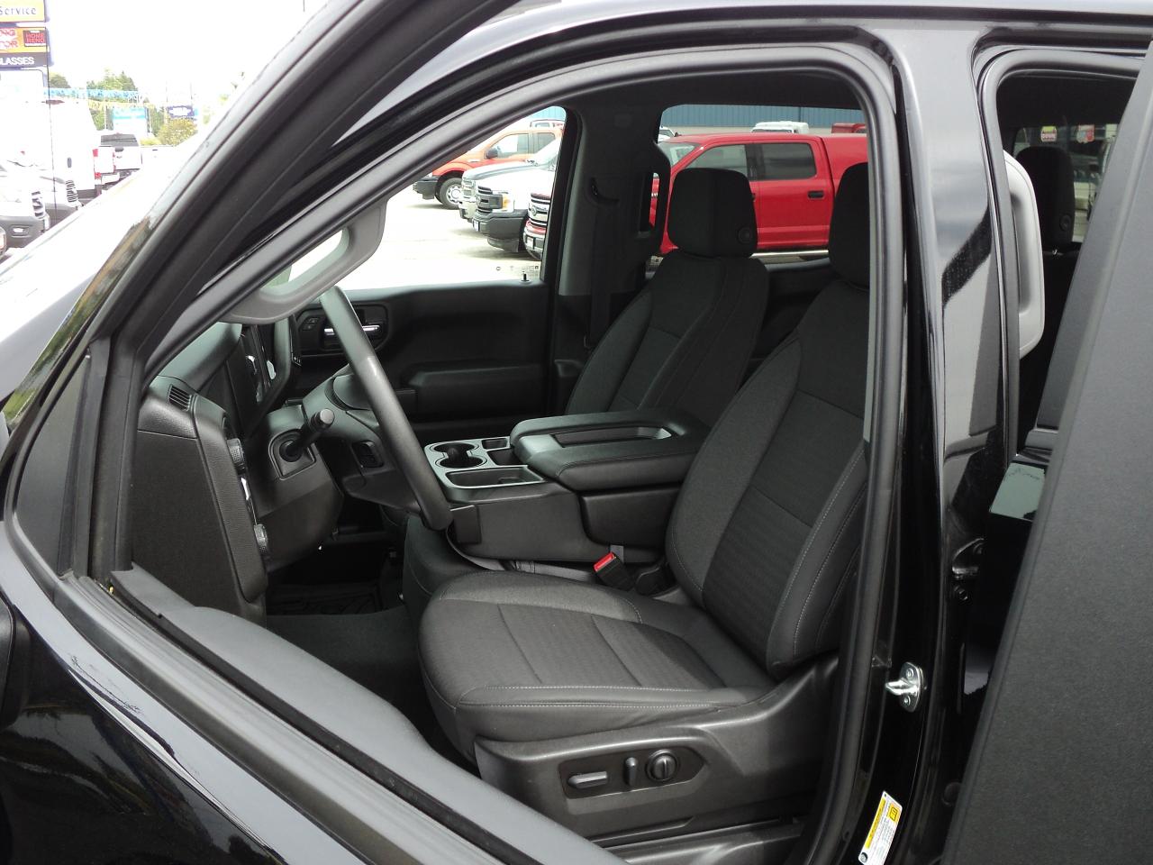 2022 Chevrolet Silverado 1500 CustomTrailBossCrewCab4x4 Z71 2.7L4cylGas 6'75"Box - Photo #11
