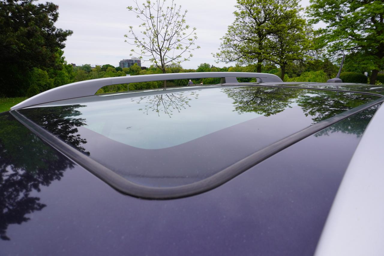 2012 Subaru Forester 5 SPEED MANUAL / TOURING / RECLINING REAR SEATS - Photo #7