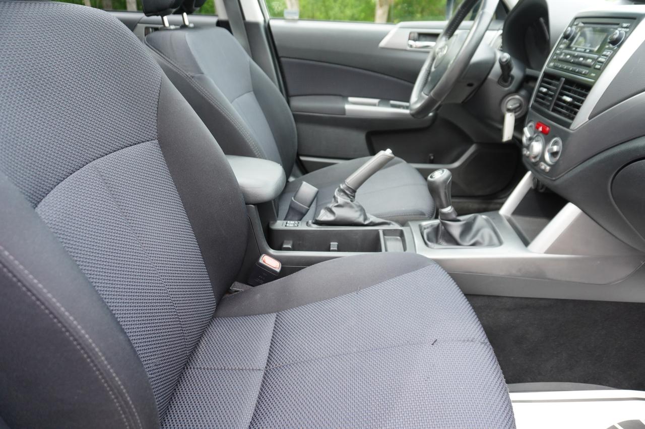 2012 Subaru Forester 5 SPEED MANUAL / TOURING / RECLINING REAR SEATS - Photo #22