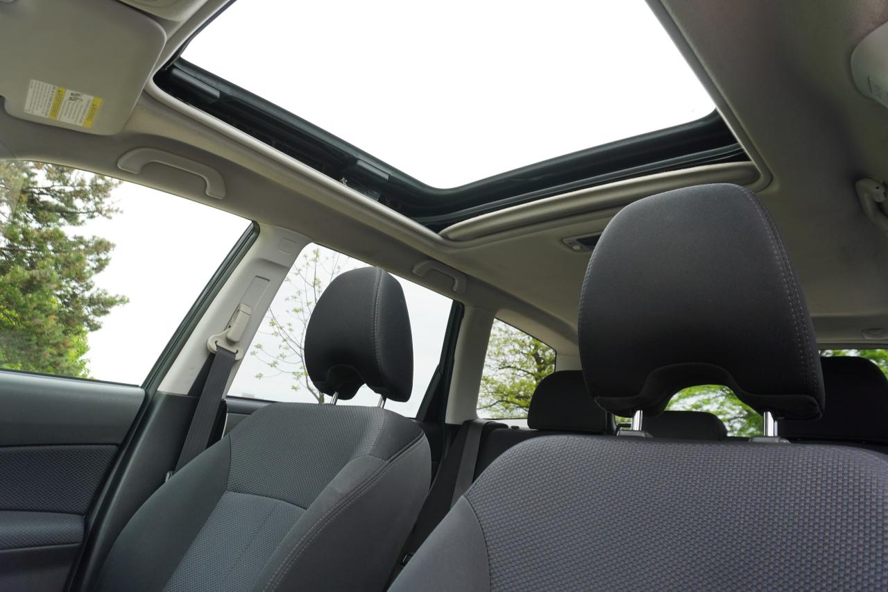 2012 Subaru Forester 5 SPEED MANUAL / TOURING / RECLINING REAR SEATS - Photo #18