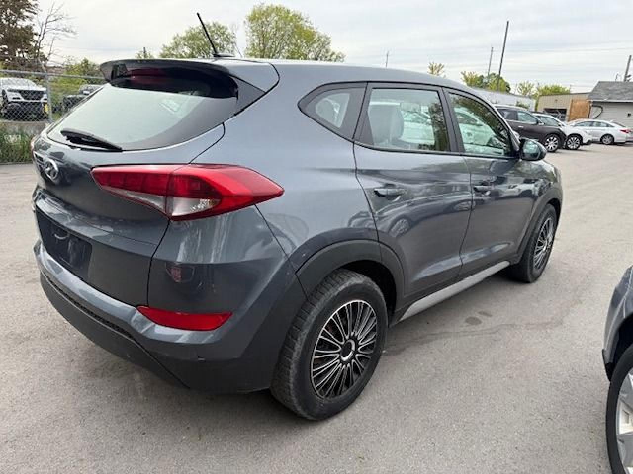 2017 Hyundai Tucson SE - Photo #5