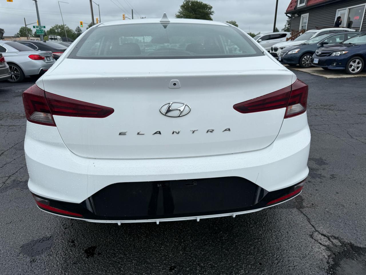2020 Hyundai Elantra Preferred Photo3