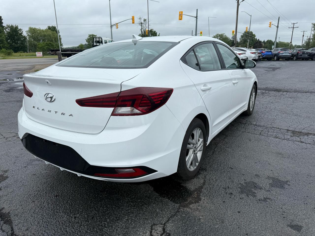 2020 Hyundai Elantra Preferred Photo2