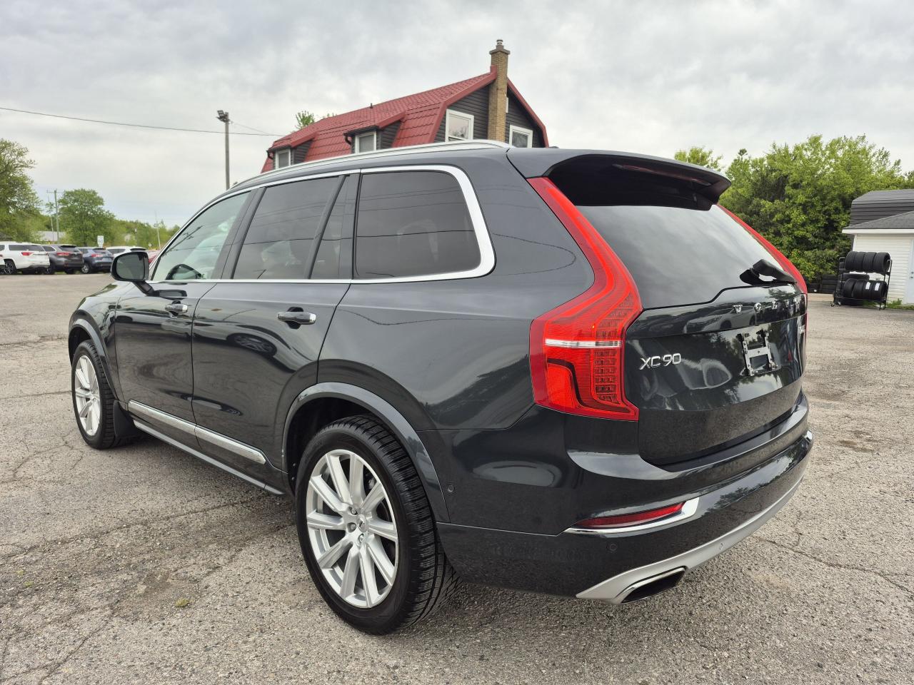 2017 Volvo XC90 AWD T6 Inscription 7-Passenger Photo5