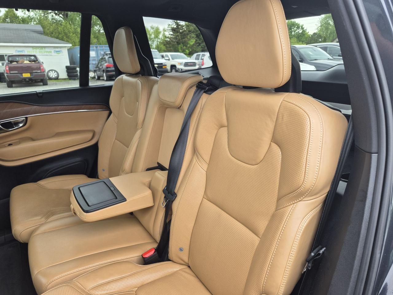 2017 Volvo XC90 AWD T6 Inscription 7-Passenger Photo15