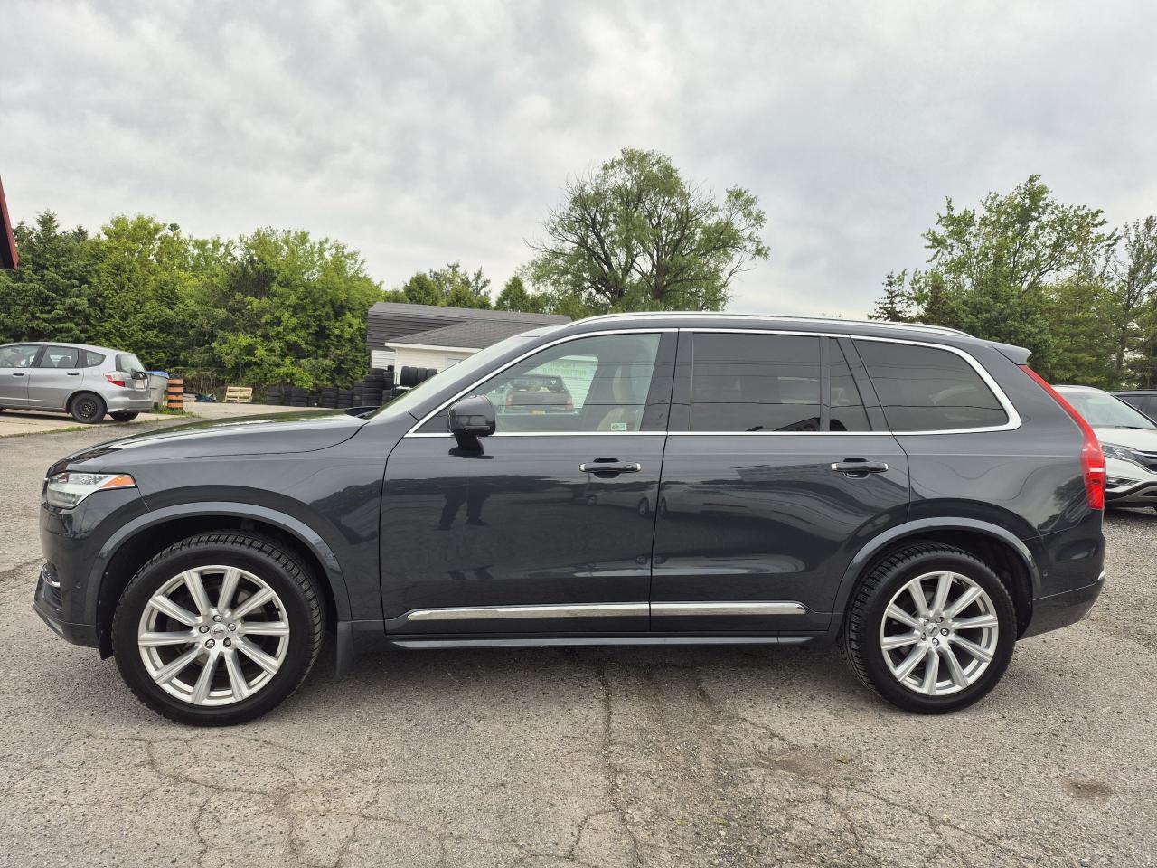 2017 Volvo XC90 AWD T6 Inscription 7-Passenger Photo6