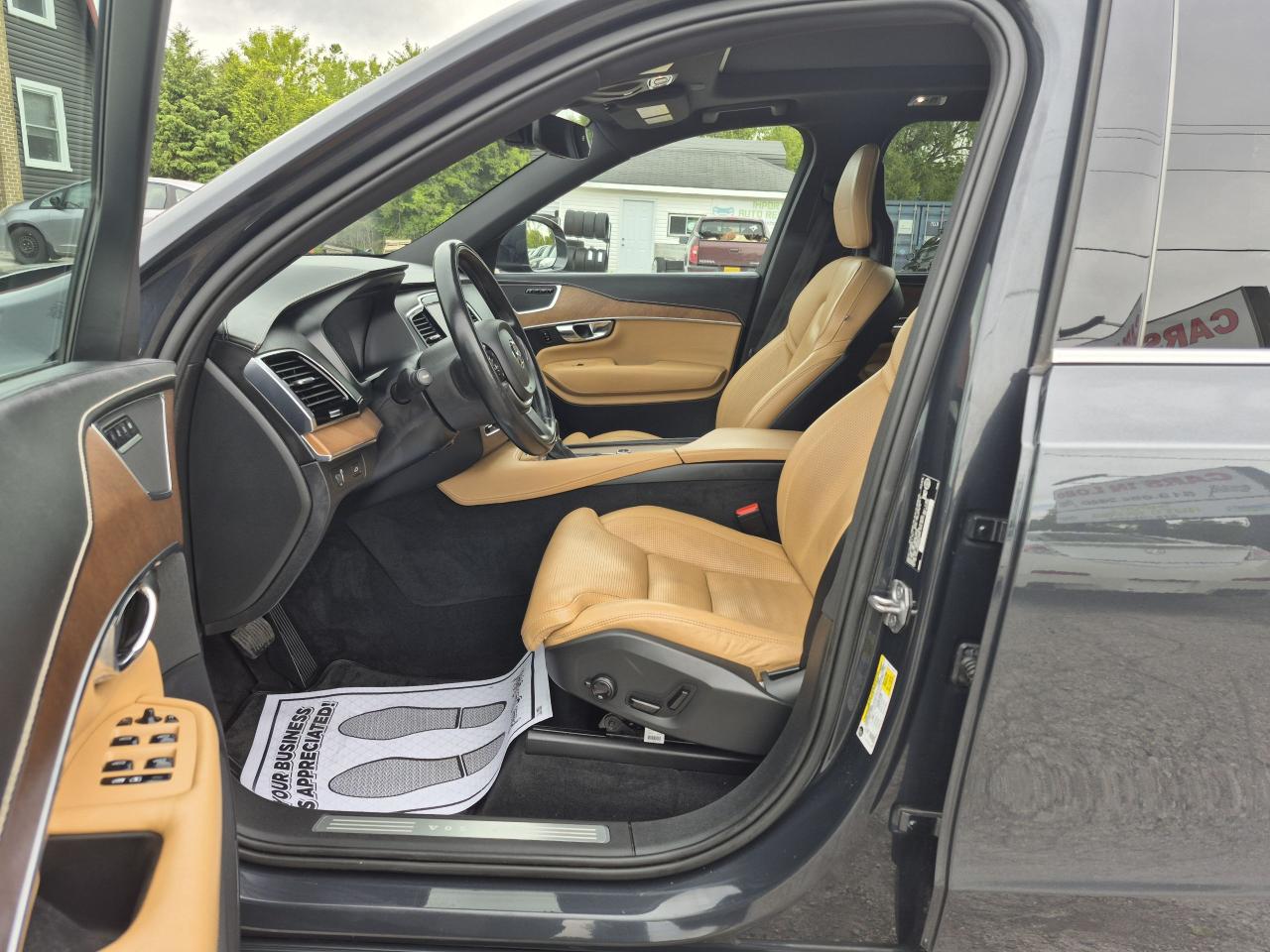 2017 Volvo XC90 AWD T6 Inscription 7-Passenger Photo10