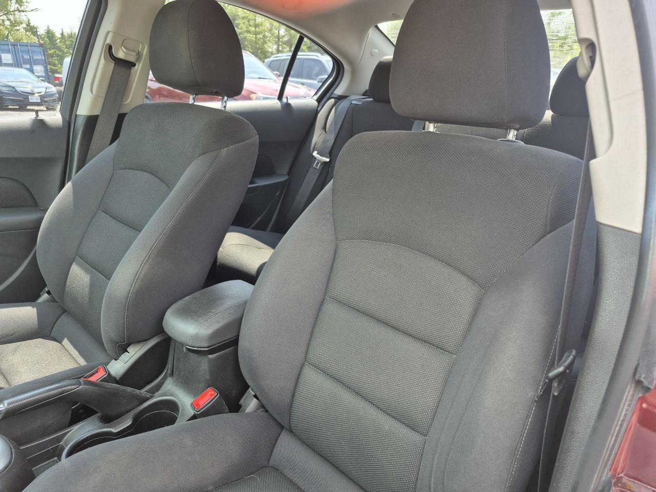 2015 Chevrolet Cruze 1LT Photo12