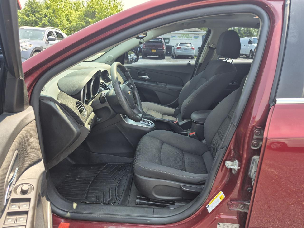 2015 Chevrolet Cruze 1LT Photo31