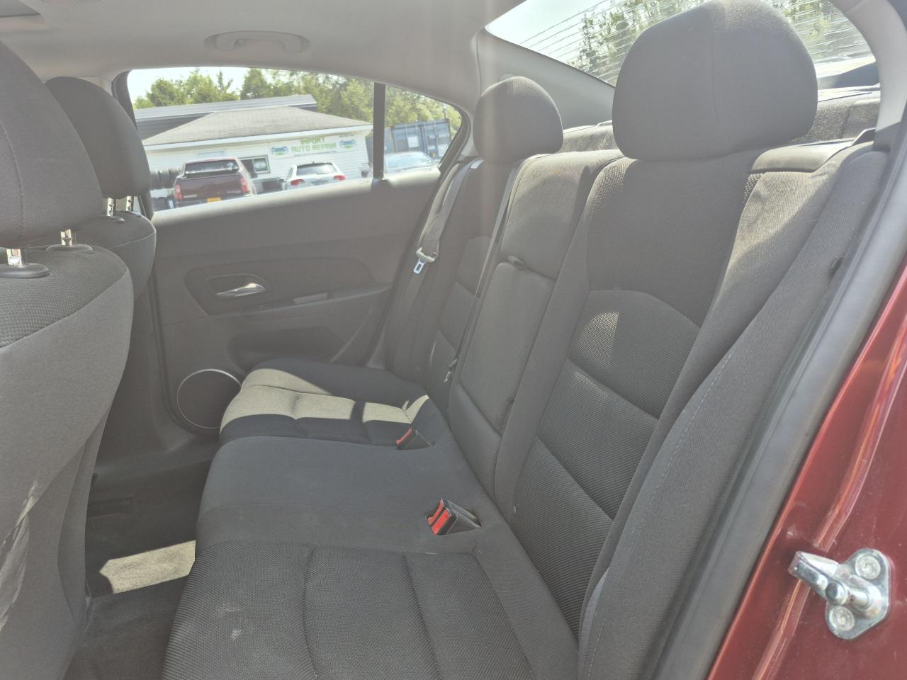2015 Chevrolet Cruze 1LT Photo34