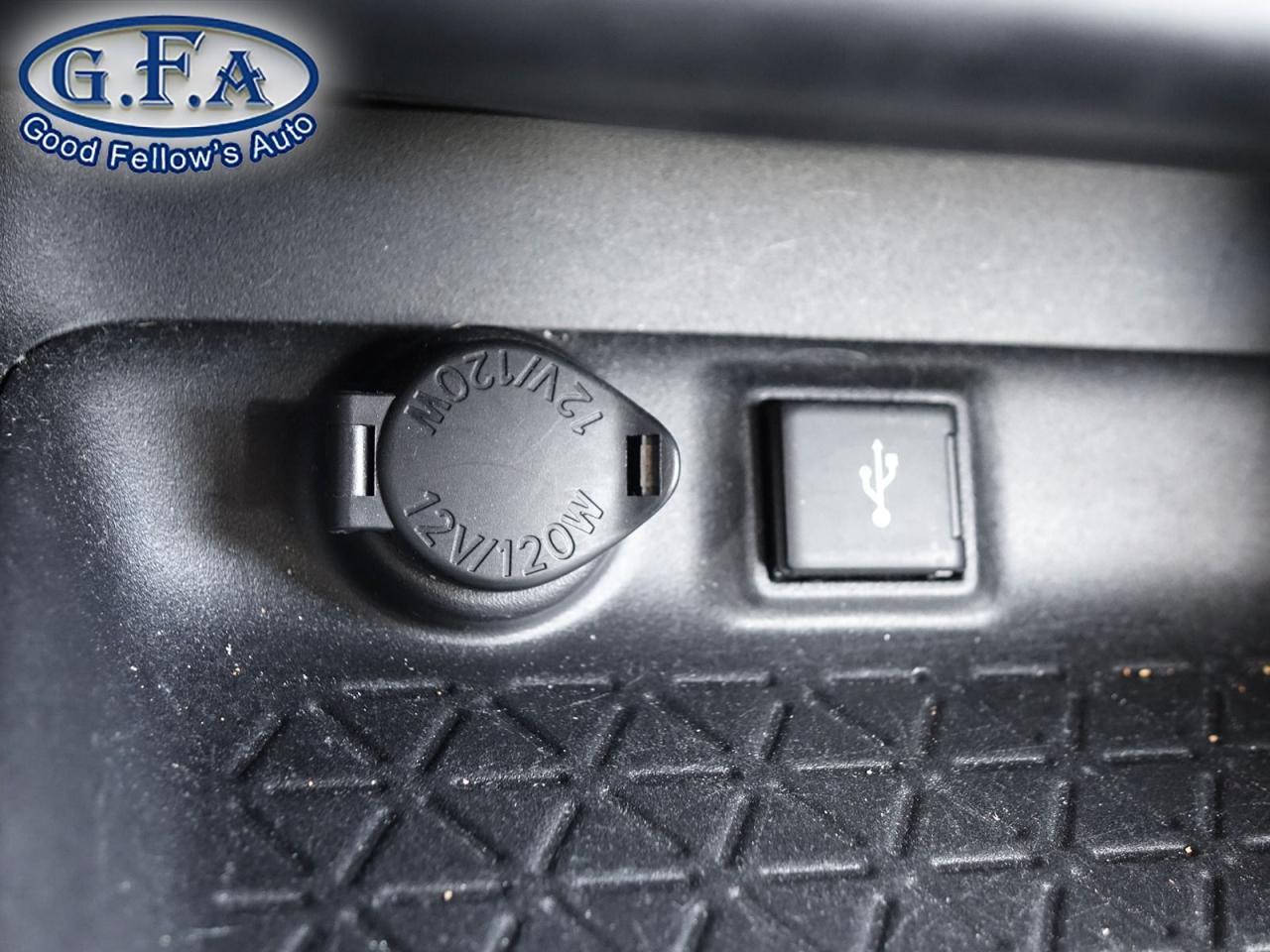 2022 Toyota RAV4 LE AWD Photo36