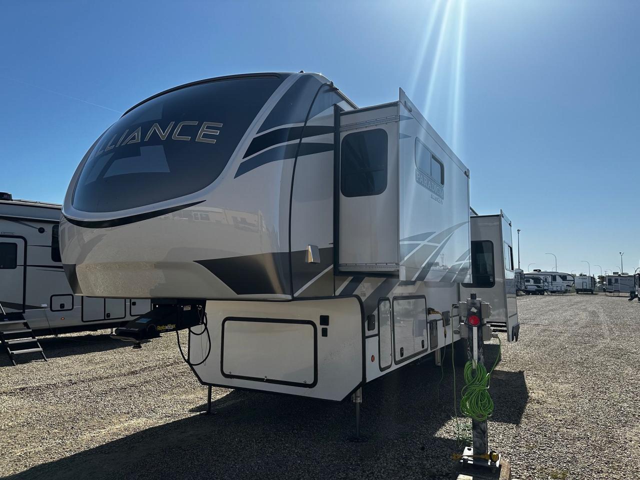2021 ALLIANCE Paradigm 372RK 