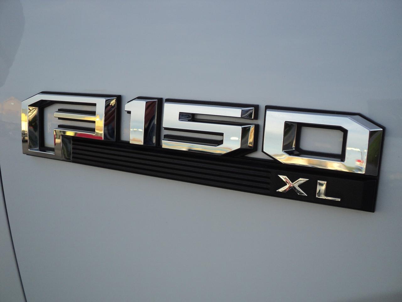 2019 Ford F-150 XL  RegCab 2WD 3.3L6cylGas 8' Box BackUpCam - Photo #19
