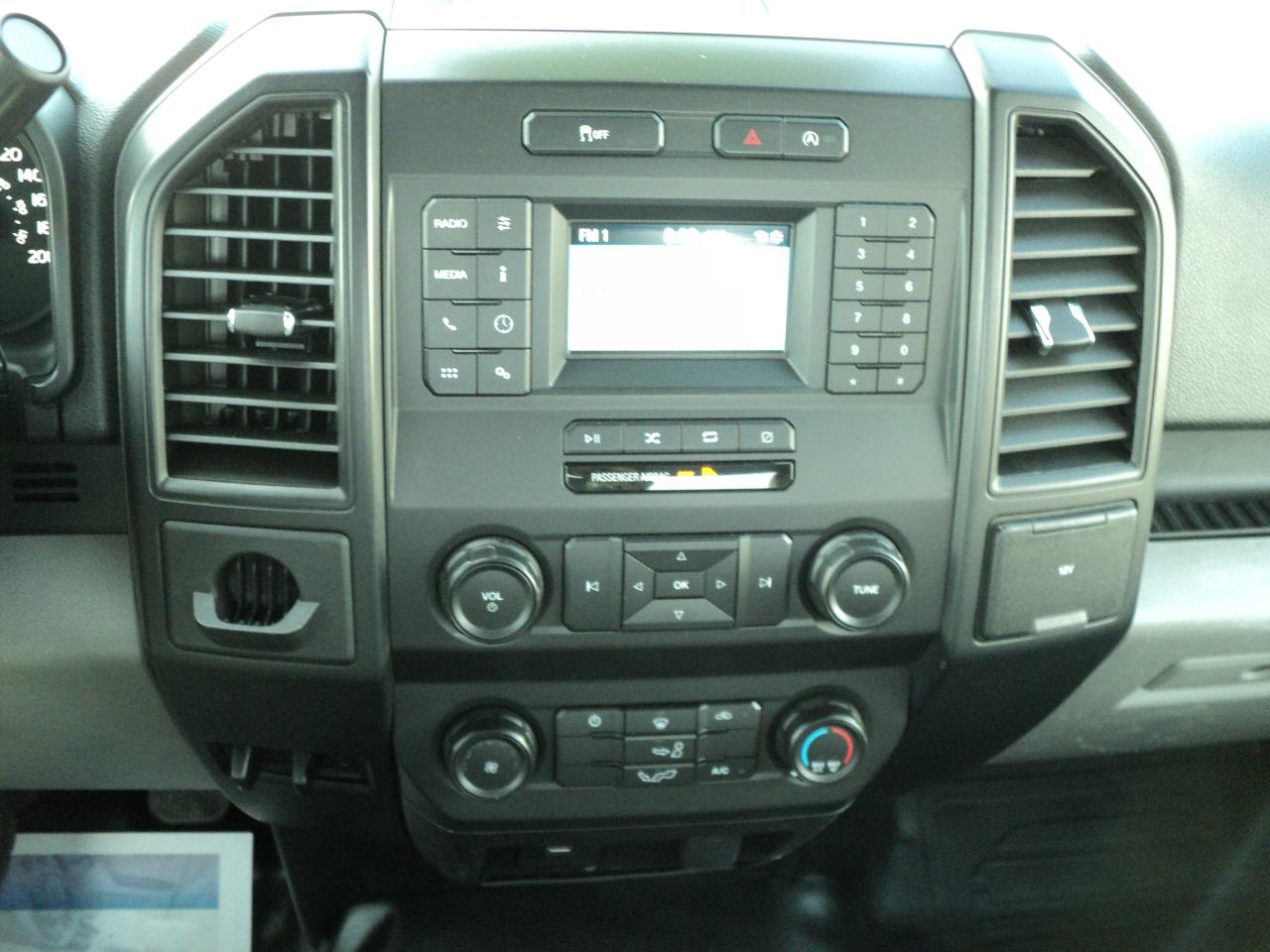 2019 Ford F-150 XL  RegCab 2WD 3.3L6cylGas 8' Box BackUpCam - Photo #15